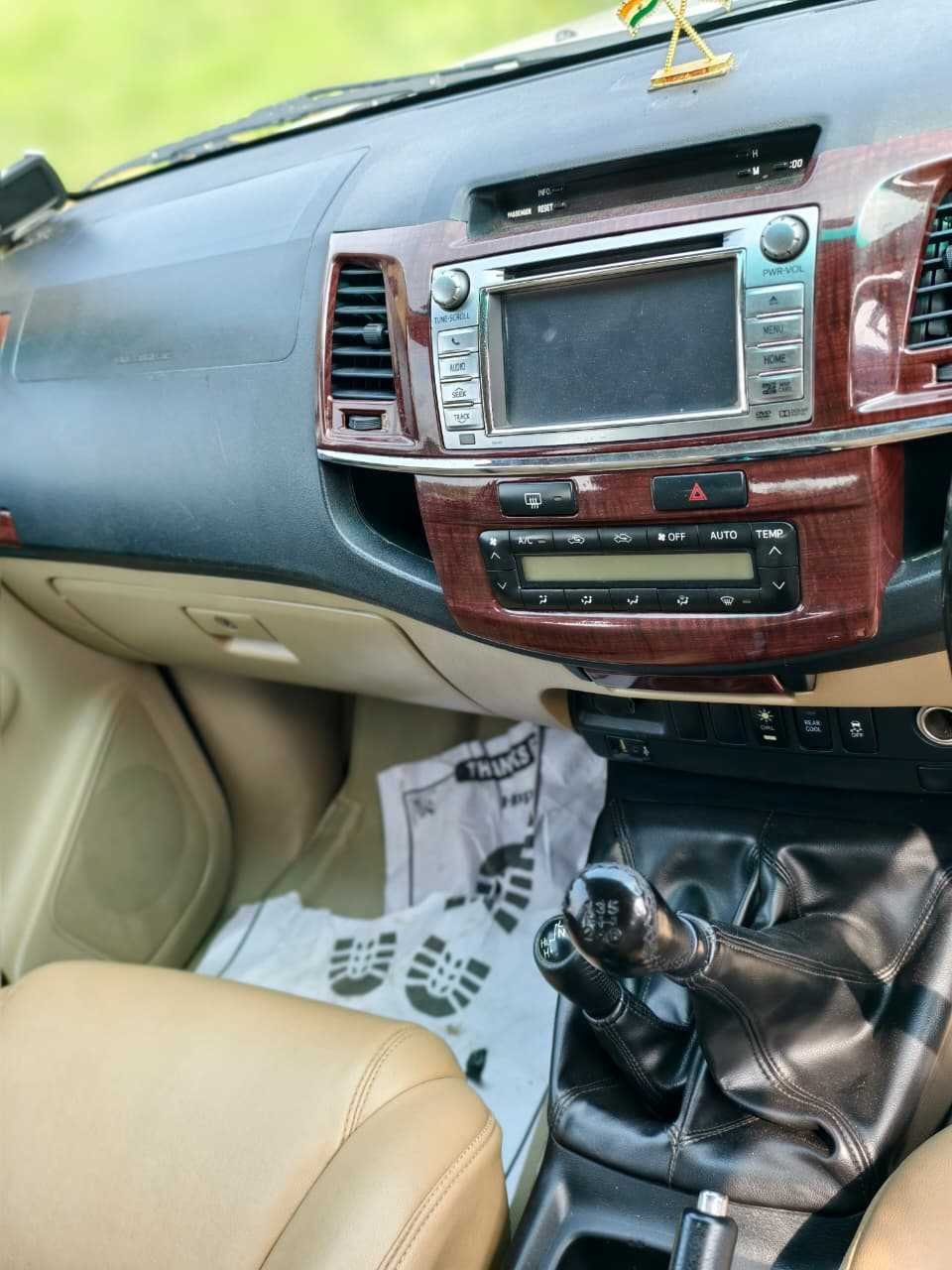 Toyota Fortuner 4X4 2014 - Image 7